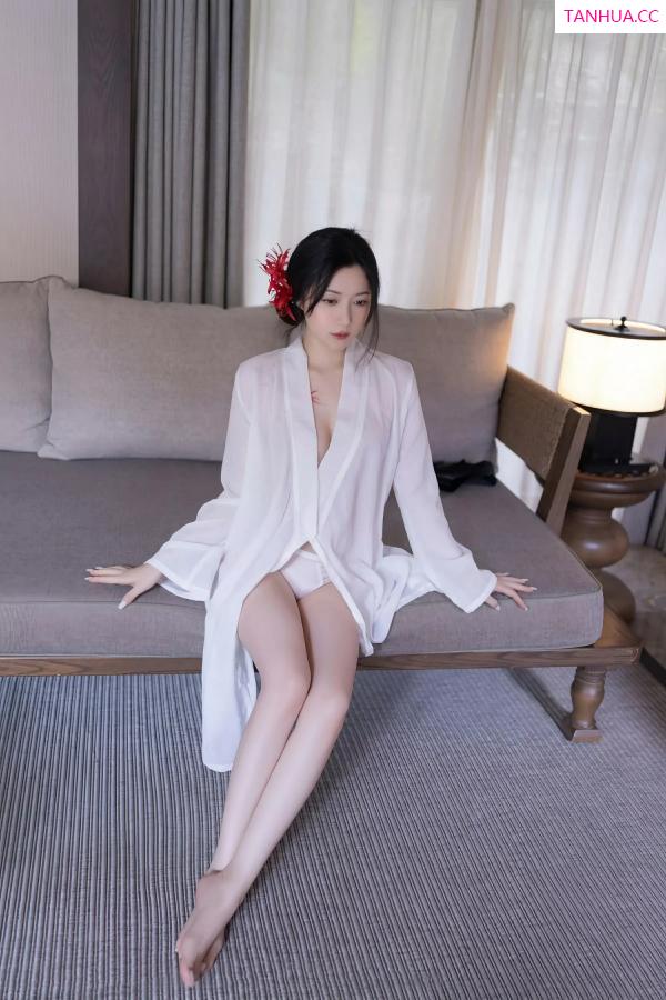 鱼子酱fish  [XiuRen]高清写真图 2025.07.04 No.10514 鱼子酱Fish 白色丝袜第51张图片